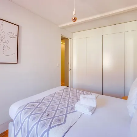 Akicity Mouraria Foliage リスボン