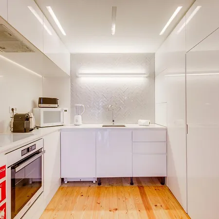 Akicity Mouraria Foliage * リスボン